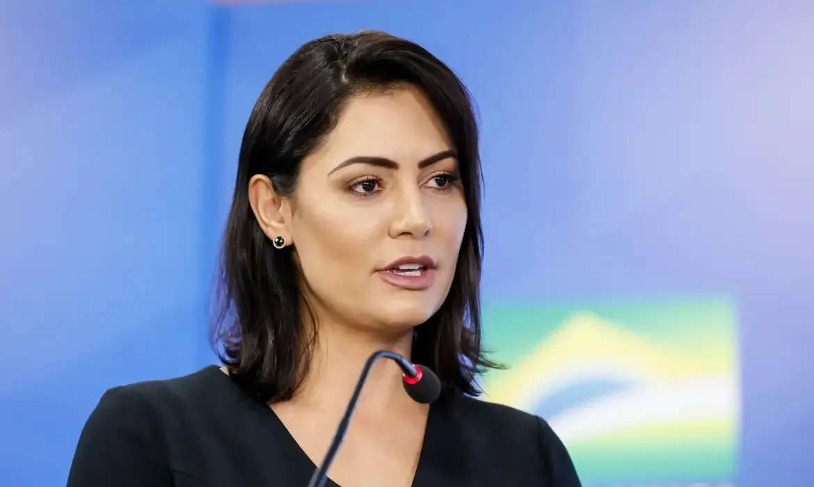 Michelle Bolsonaro busca Moraes para pedir prisão domiciliar de Bolsonaro