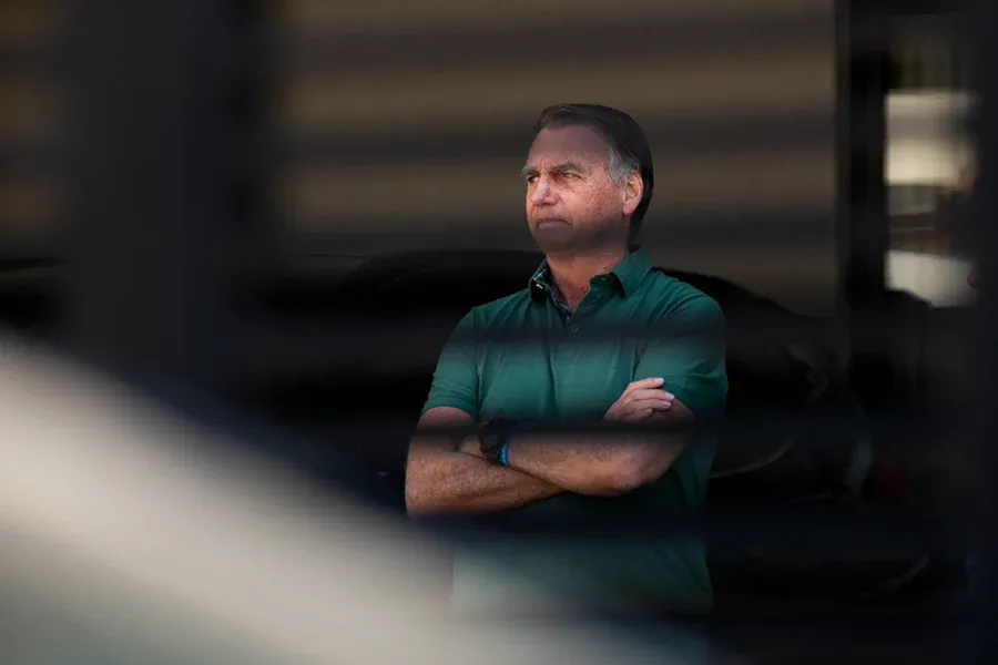 Moraes concede prisão domiciliar a Bolsonaro após quadro de saúde