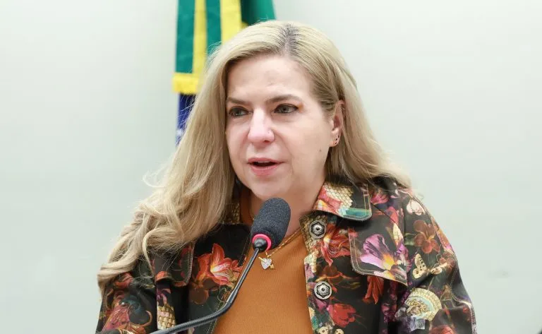 Luizianne Lins  deixa o PT após 37 anos e se filia à Rede Sustentabilidade