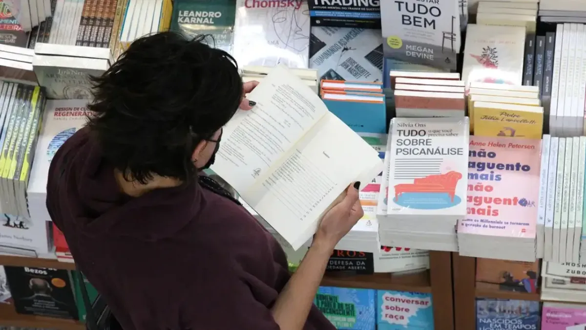 MEC lança biblioteca digital gratuita com mais de 8 mil obras literárias