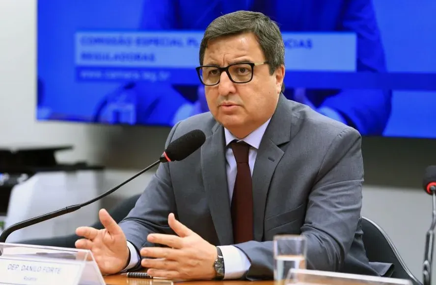 Danilo Forte oficializa candidatura a vaga no TCU e amplia disputa na Câmara