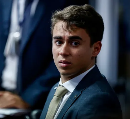 Nikolas Ferreira atinge 22 milhões de seguidores e lidera engajamento entre políticos no Instagram