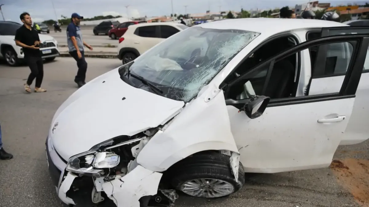 Ciclista é atropelado por motorista alcoolizado na Av. Alberto Craveiro, em Fortaleza