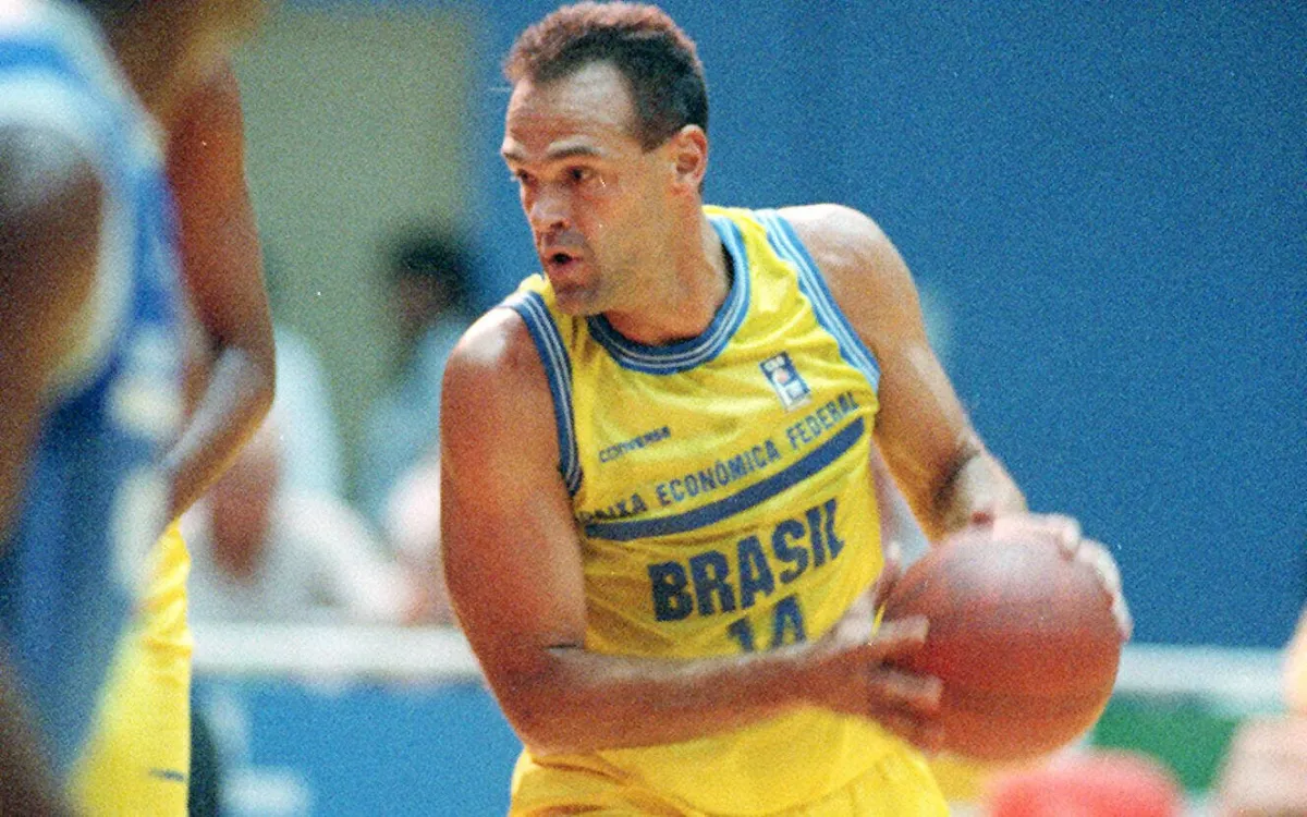 Morre Oscar Schmidt, maior ídolo do basquete brasileiro, aos 68 anos