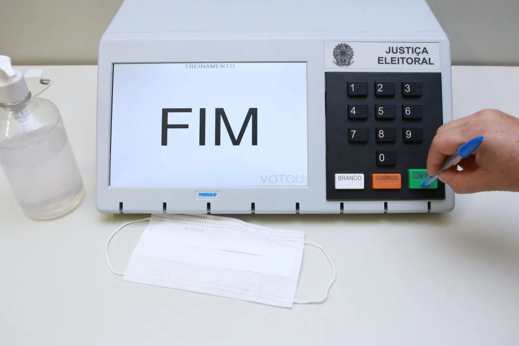 Número de eleitores com mais de 60 anos bate recorde e marca mudança no perfil do eleitorado brasileiro