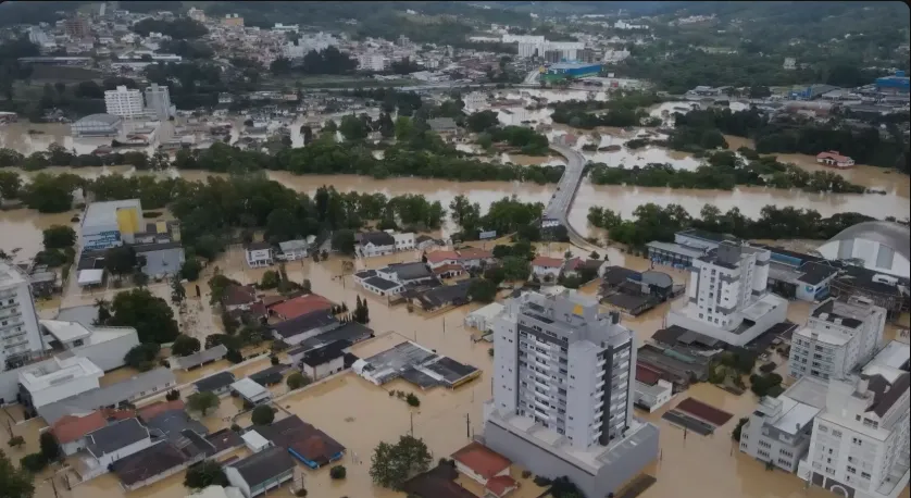 Santa Catarina prepara decreto de emergência climática preventiva para agilizar respostas