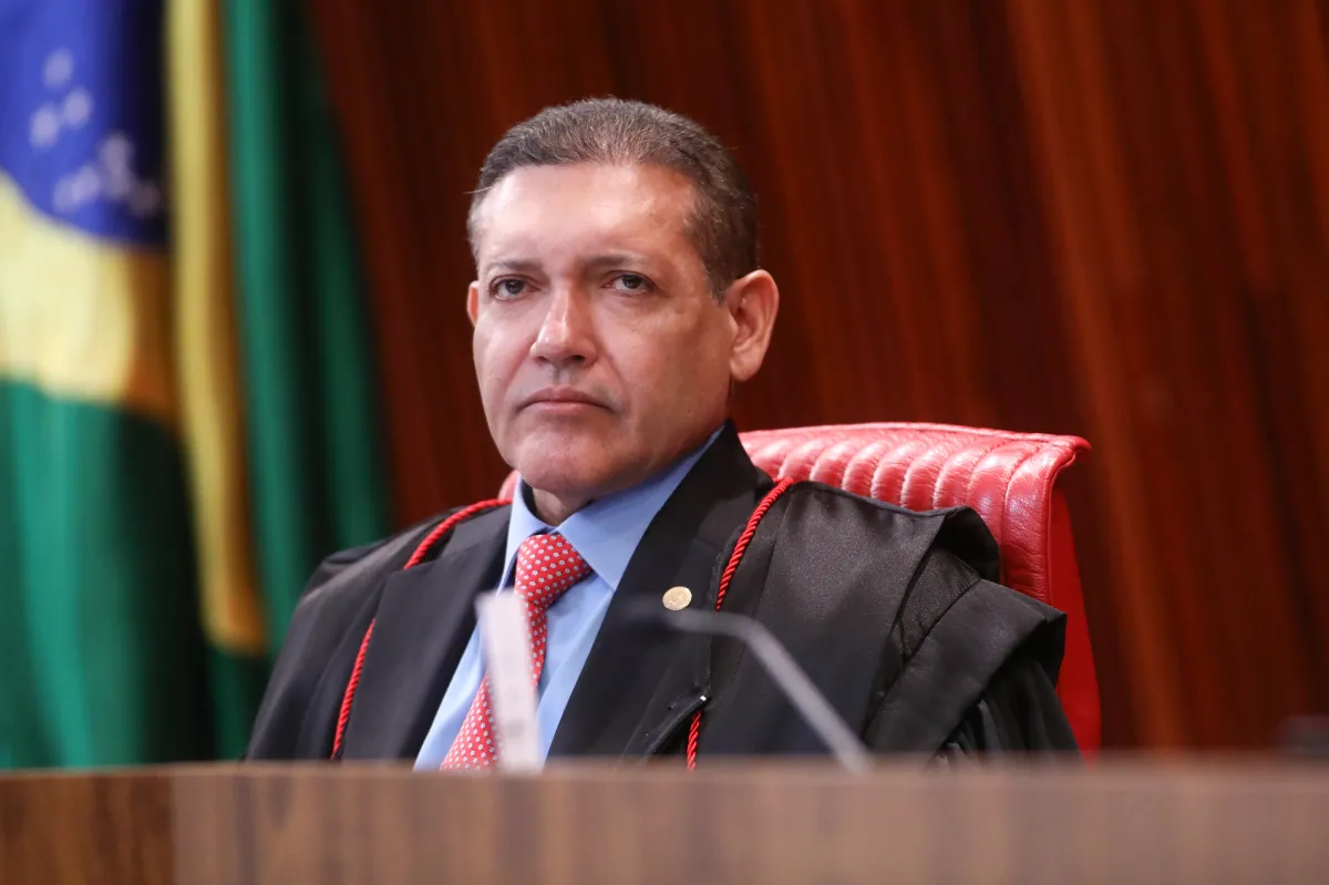 Nunes Marques convida Jair Bolsonaro para cerimônia de posse na presidência do TSE