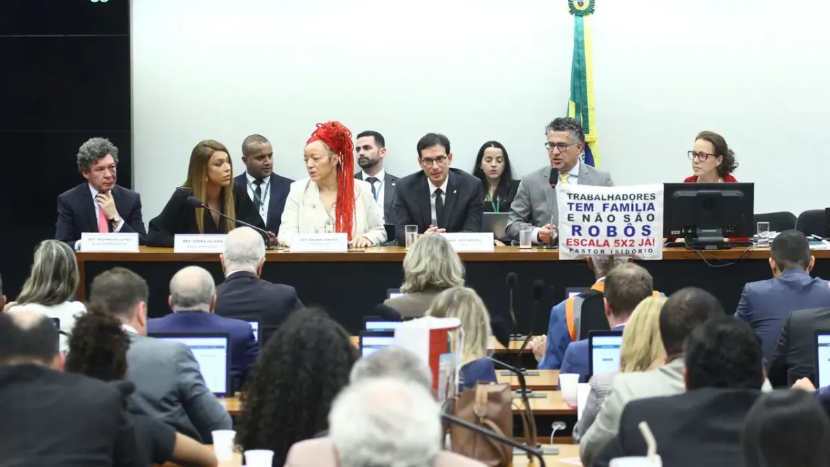Votação da PEC da escala 6x1 é adiada após pedido de vista