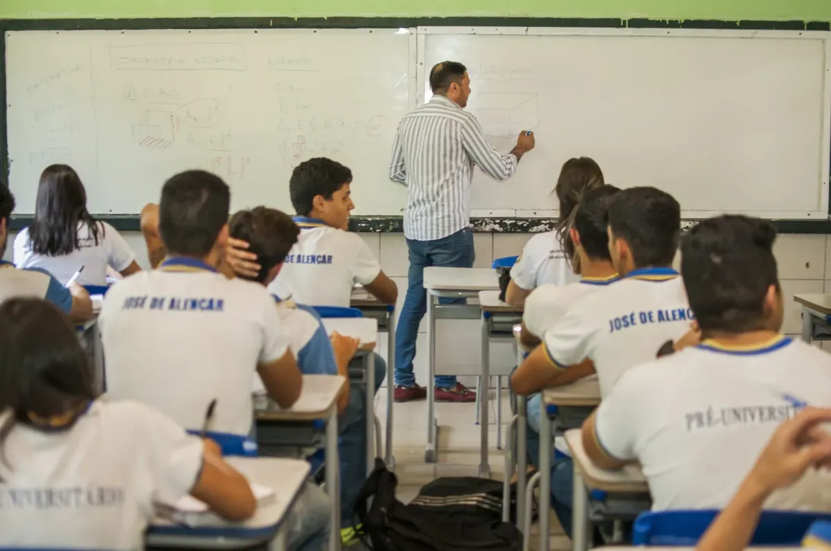 Senado aprova aumento do piso salarial dos professores para R$ 5.130