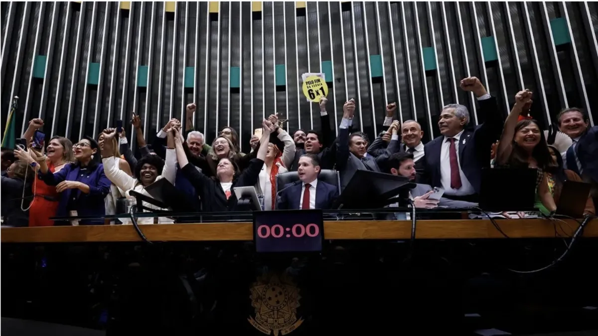 Câmara aprova, em dois turnos, PEC que prevê o fim da escala 6x1