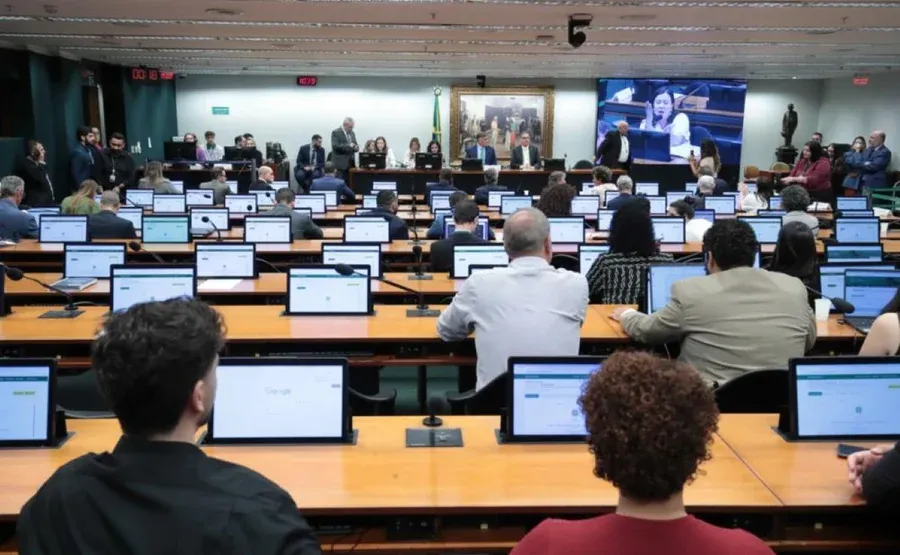 CCJ da Câmara aprova PEC que reduz maioridade penal para 16 anos
