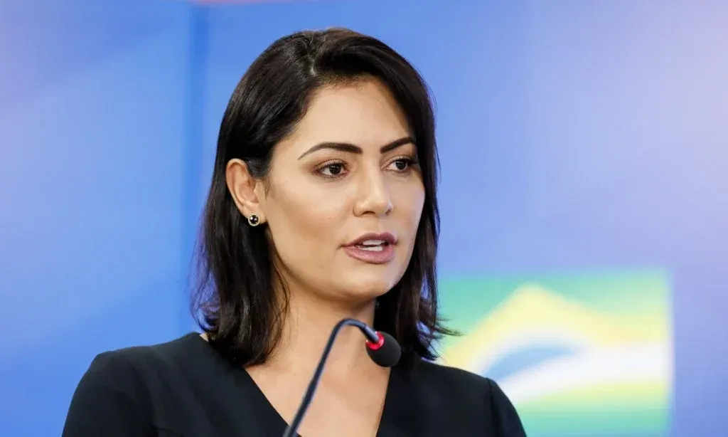 Michelle Bolsonaro deixa a presidência do PL Mulher após crise com Flávio Bolsonaro