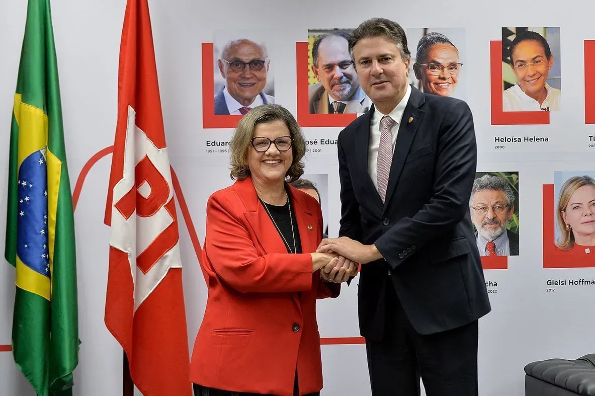 PT oficializa Camilo Santana como novo líder da bancada no Senado
