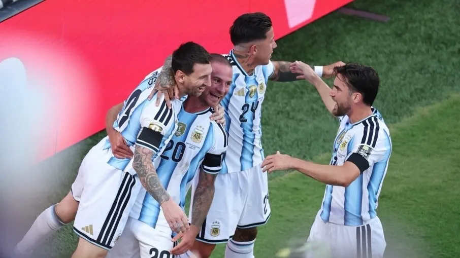 Inglaterra x Argentina: onde assistir ao vivo, horário e escalações da semifinal da Copa do Mundo
