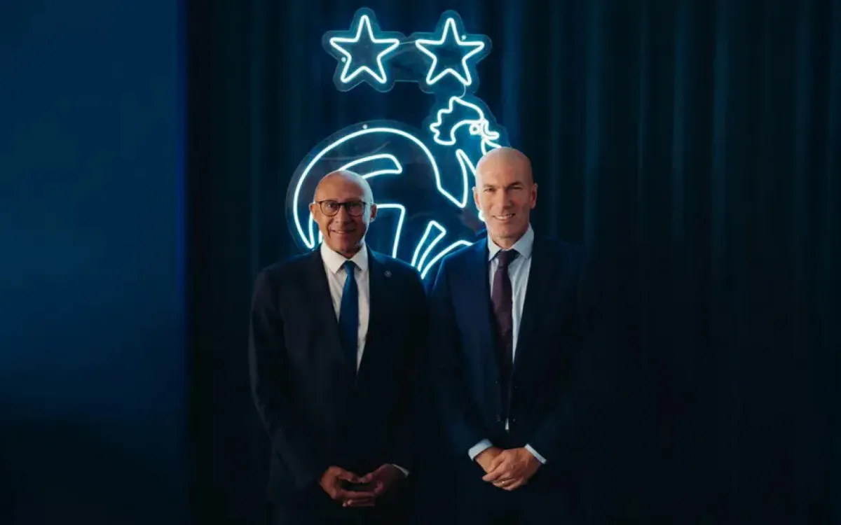 França anuncia Zidane como novo técnico da seleção após saída de Deschamps
