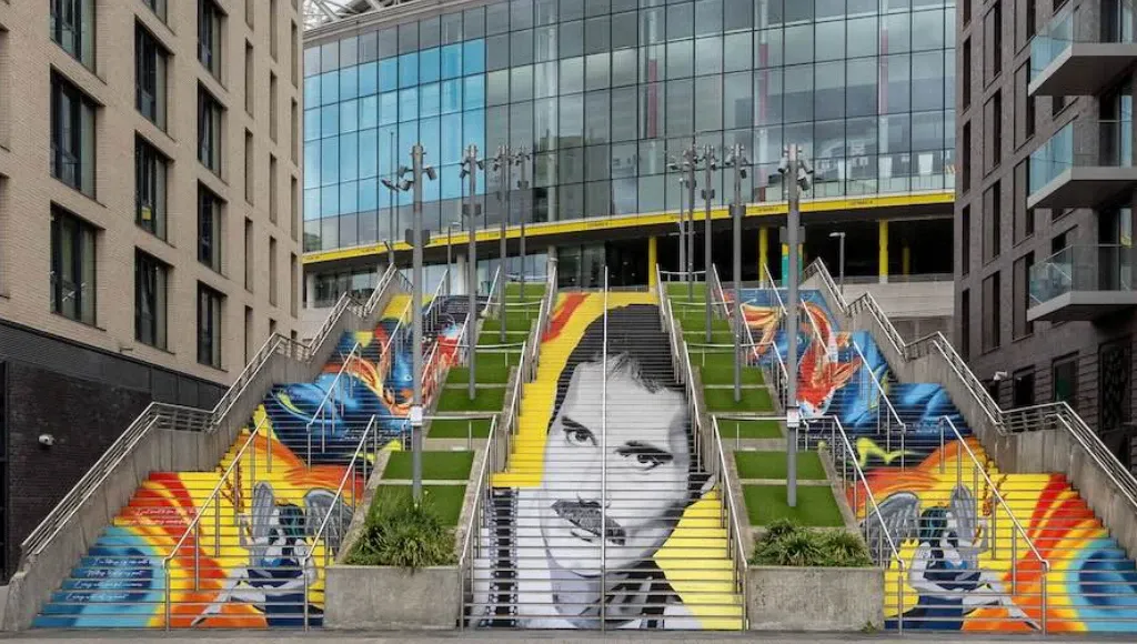 Freddie Mercury ganha mural gigante em Wembley para celebrar seus 80 anos