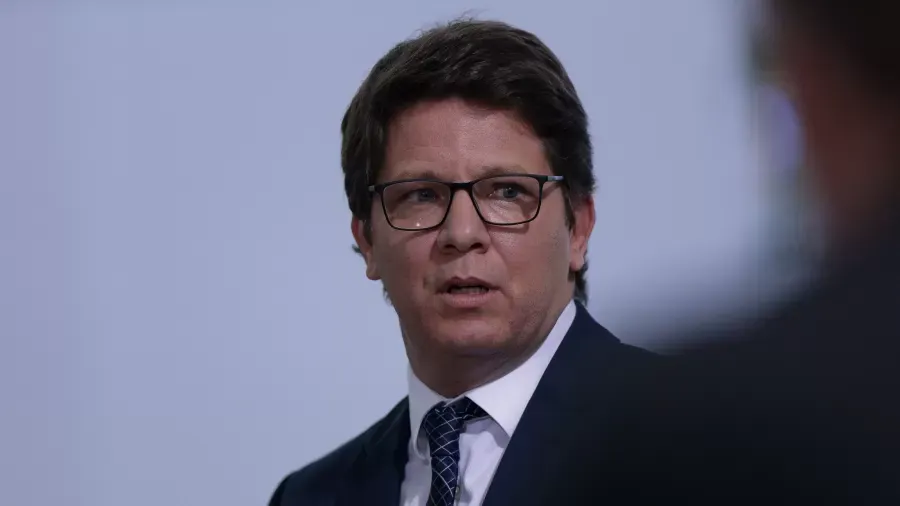 PF faz buscas contra Mário Frias e produtora de filme sobre Bolsonaro