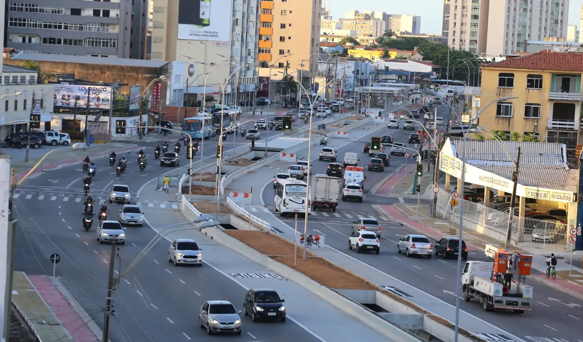 Avenida Aguanambi e mais 11 ruas de Fortaleza vão receber fiação subterrânea; veja a lista