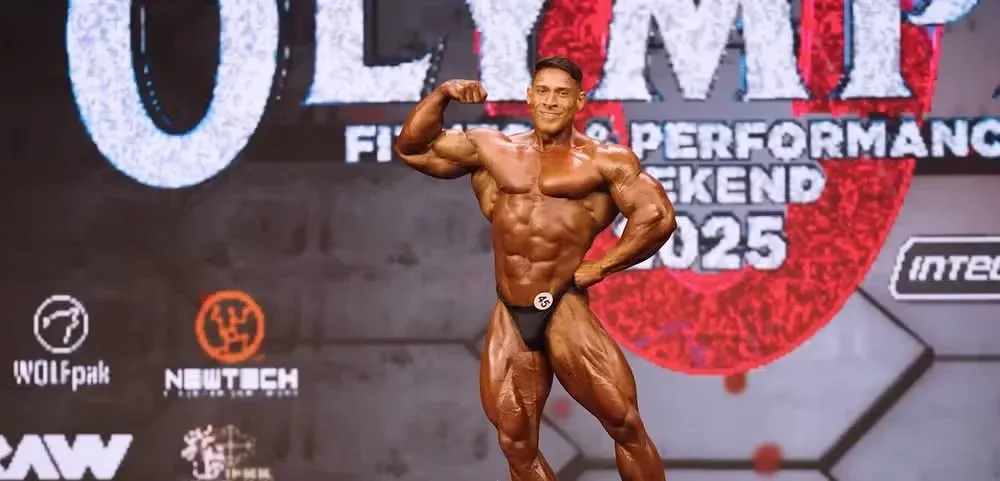 Ramon Dino busca bicampeonato no Mr. Olympia 2026 nesta sexta-feira